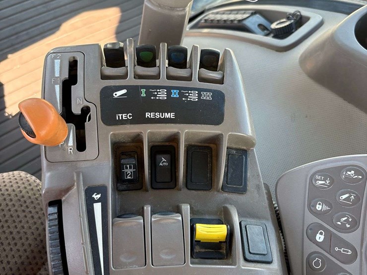 2011-john-deere-7260r-image-49