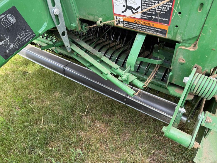 2020-john-deere-560m-image-17