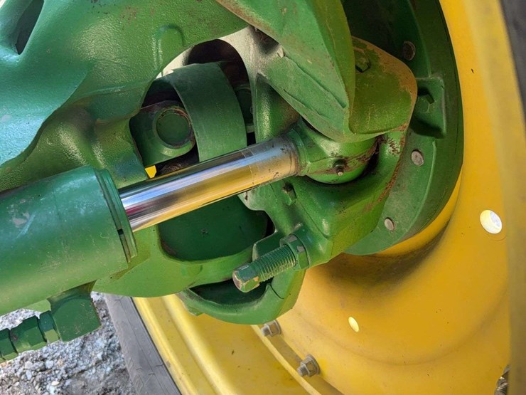 2011-john-deere-8260r-image-27