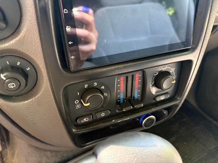 2004-chevrolet-blazer-image-12