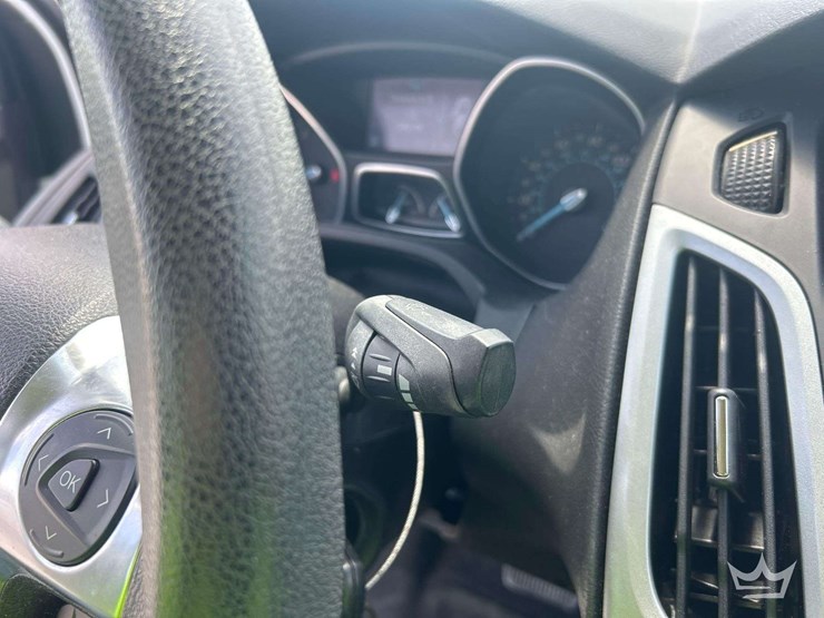 2012-ford-focus-sedan-image-13