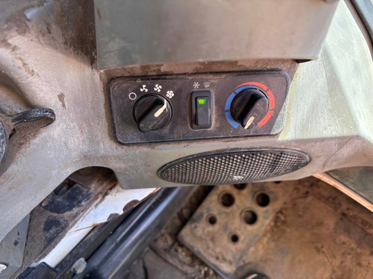 2015-bobcat-t650-image-29