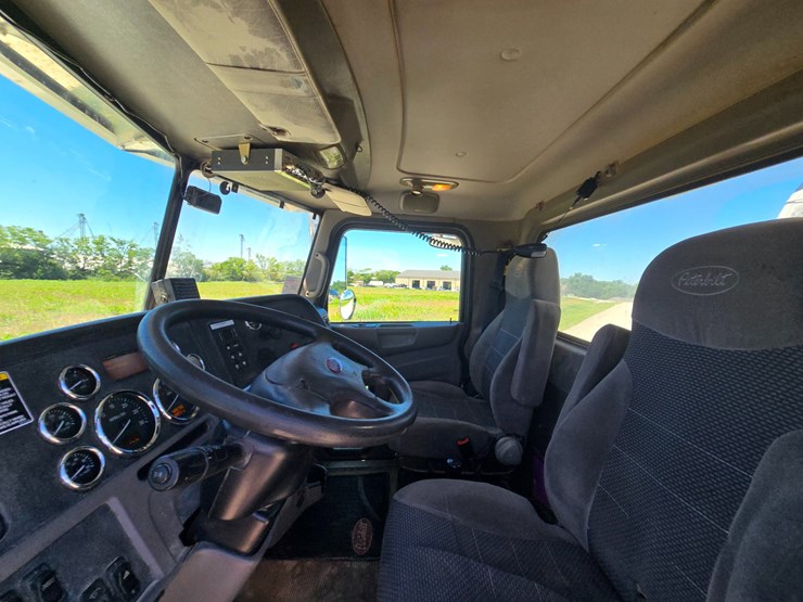 2017-peterbilt-365-image-115