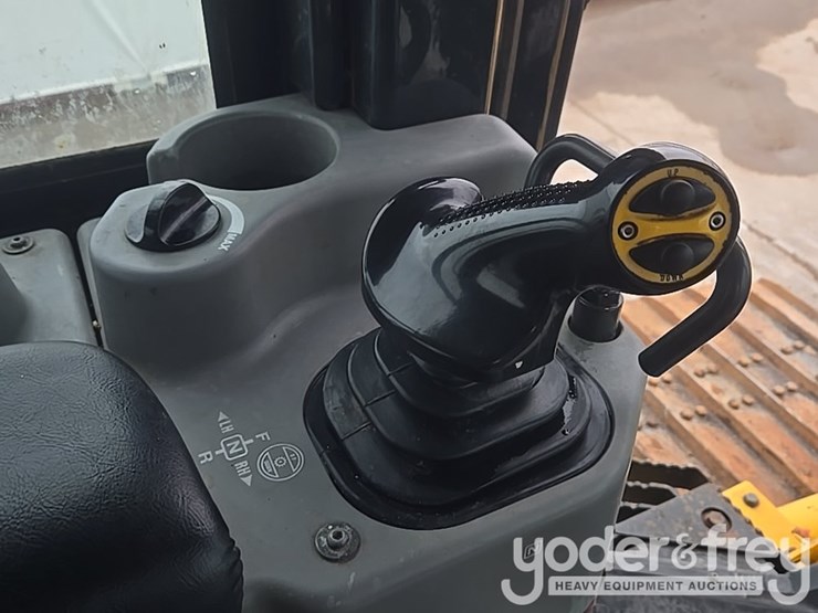 2022-komatsu-d61px-24-image-51