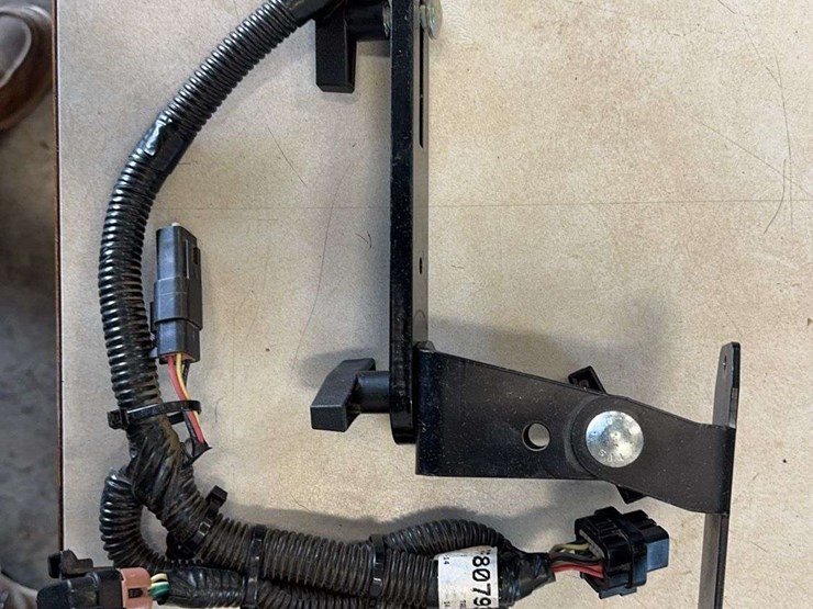 john-deere-display-mount-and-harness-image-1