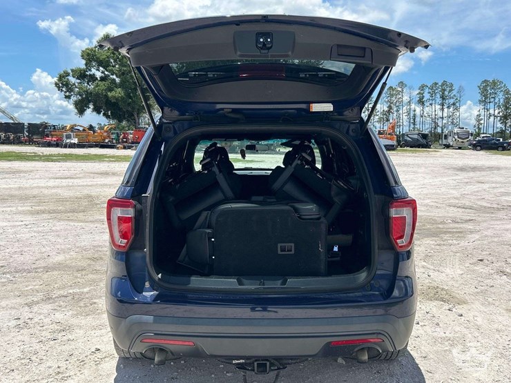 2016-ford-explorer-image-23