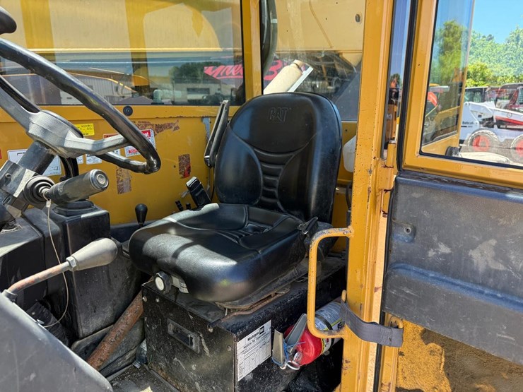 caterpillar-tl943-image-17