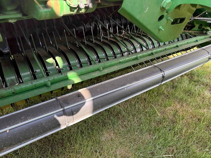 2020-john-deere-560m-image-10