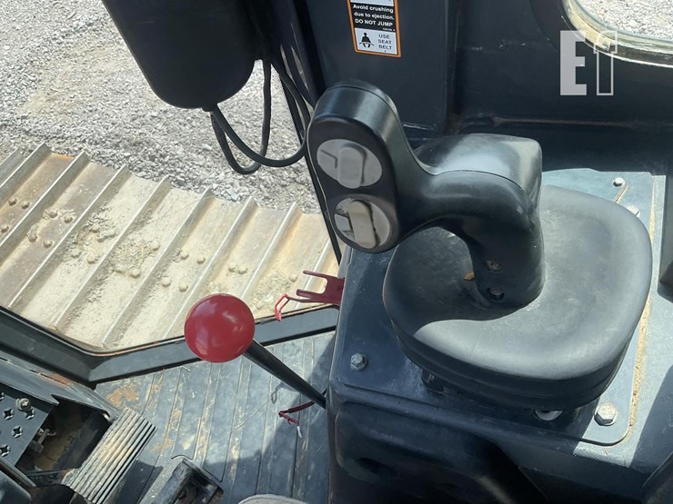 2016-deere-650k-lgp-image-17