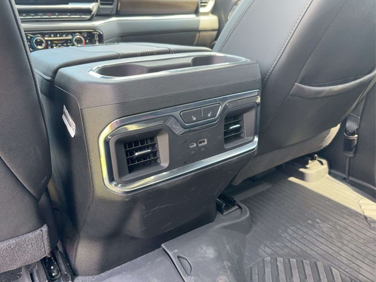 2025-chevrolet-silverado-2500hd-high-country-image-39