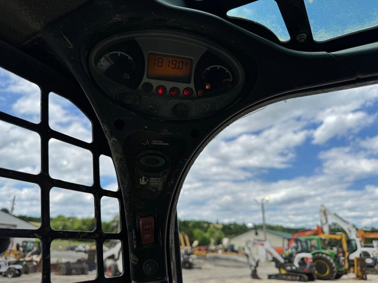 2022-bobcat-t550-image-23