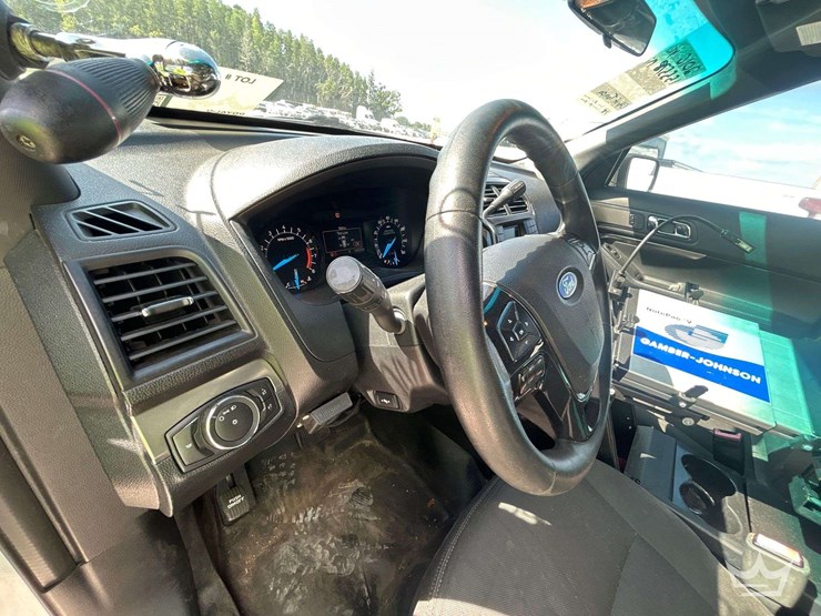 2016-ford-explorer-image-10