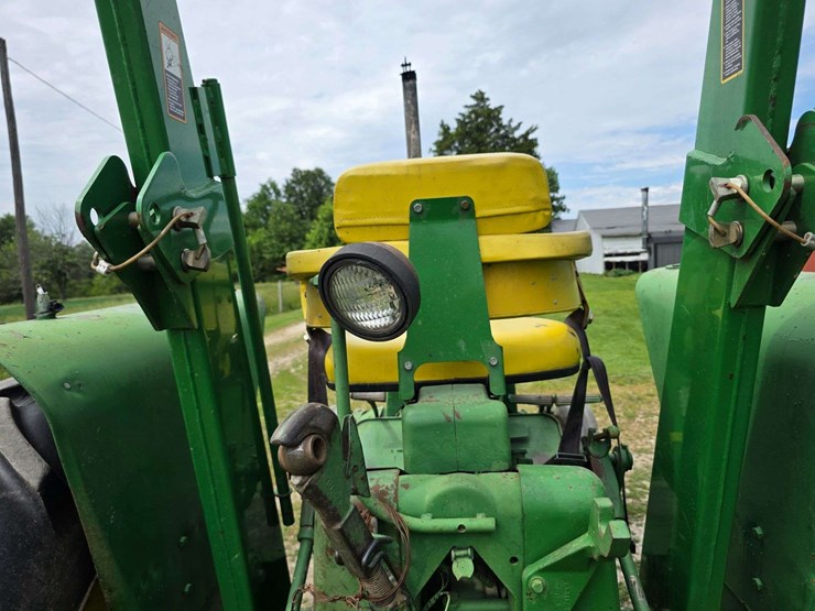 john-deere-3010-image-7