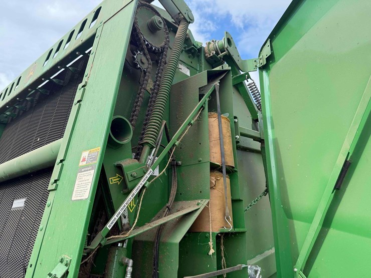 2020-john-deere-560m-image-15
