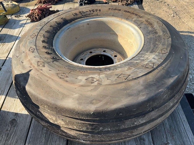 goodyear-12.5l-15-tire-and-8-bolt-rim-image-4