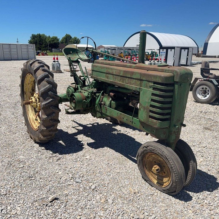 JOHN DEERE B