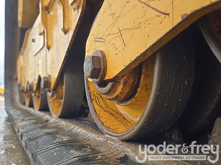 2022-caterpillar-259d3-image-16