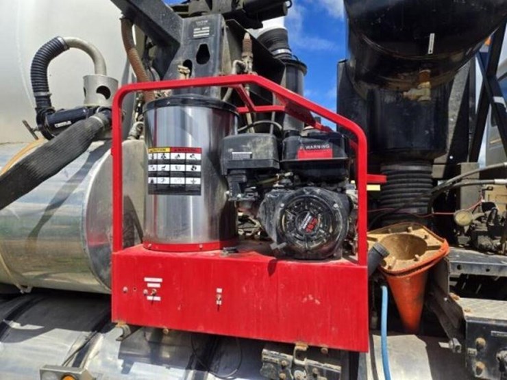 2002-freightliner-fl80-image-19