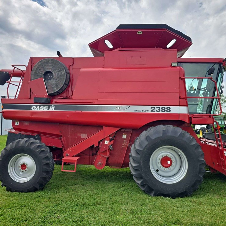 2004 Case IH 2388 Combine, 4x4, 3912 Engine Hours, 2676 Separator Hours, New Fuel Pump, HD Lift Cylinders, has had the rotor rebuilt, purchased in 2017, Twin Spreader, Chopper, Cold AC, 30.5x32 Front Tires, Extra Concaves, s/n- JJC0274916