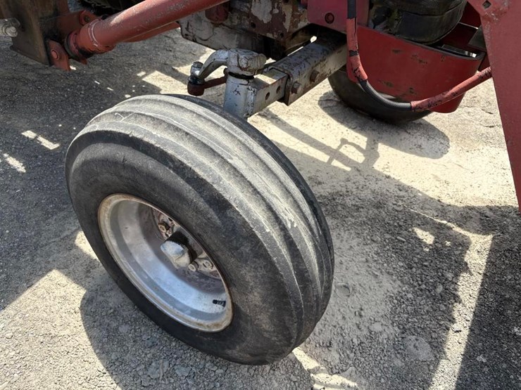 massey-ferguson-165-image-28