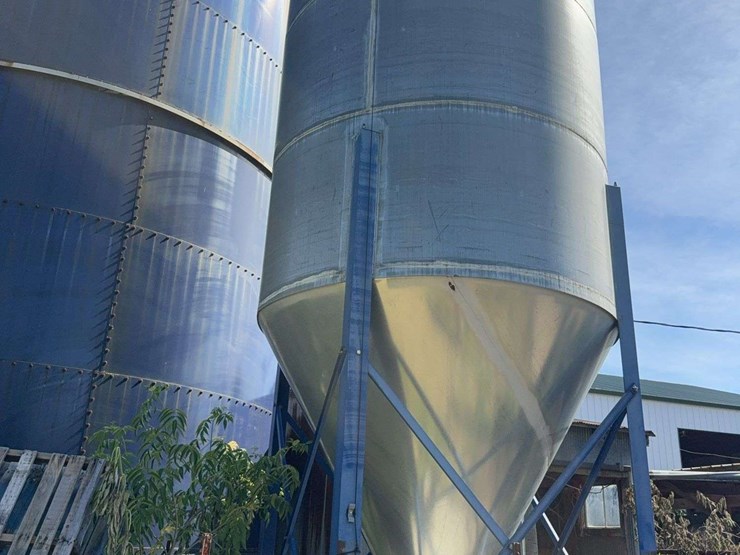 schuld-bushnell-bulk-bin,-12-ton,-owner-put-650-bushel-of-corn-in,-with-grain-slide,-buyer-removes-themselves-image-1