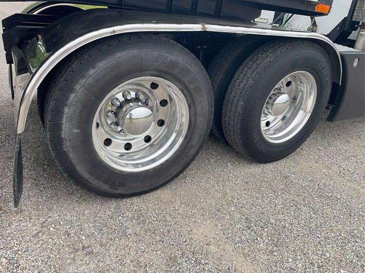 2004-kenworth-t600-image-15
