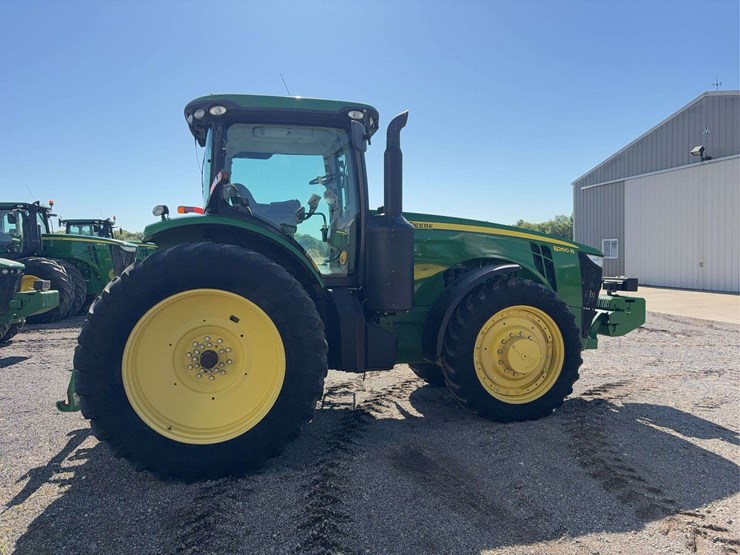 2011-john-deere-8260r-image-8