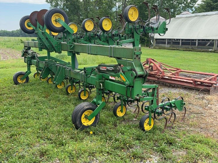 16-row-jd-row-crop-cultivator-image-11