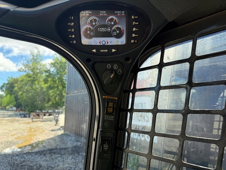2021-bobcat-t870-image-24
