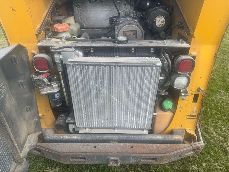 deere-318g-image-11