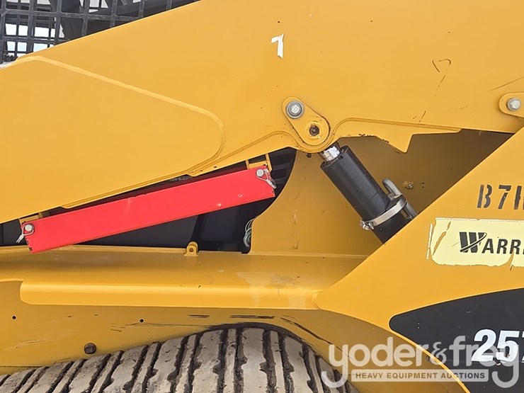 2011-caterpillar-257b3-image-27