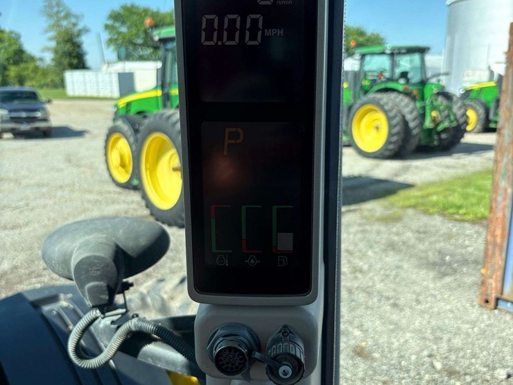 2010-john-deere-8320r-image-97