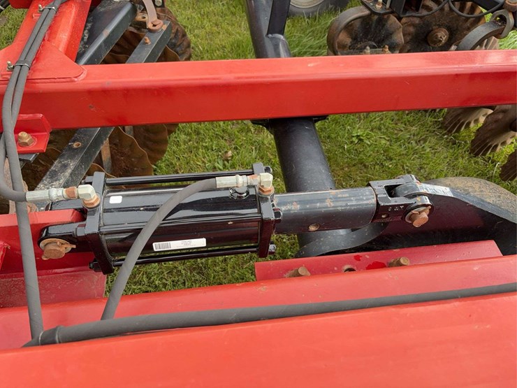 case-ih-330-image-16