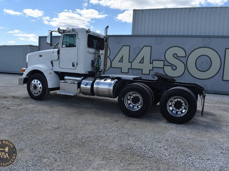 2013-peterbilt-367-image-4