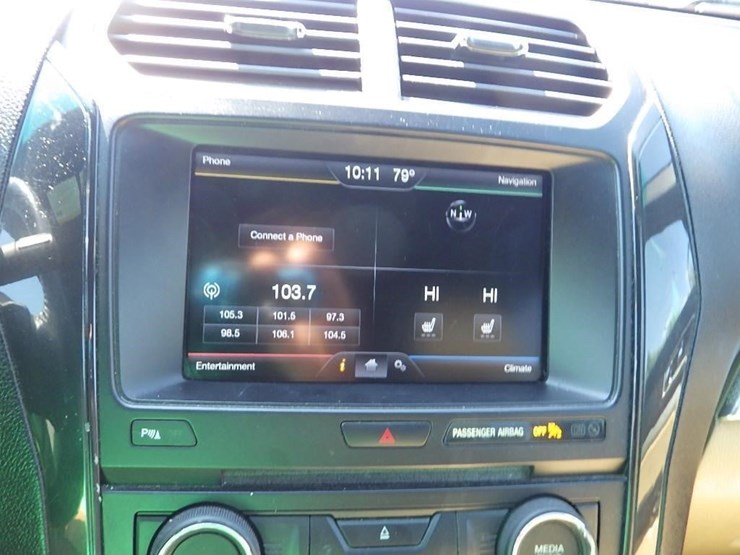 2016-ford-explorer-image-25