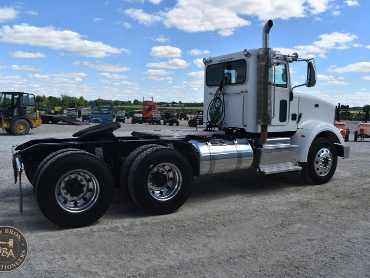 2013-peterbilt-367-image-12