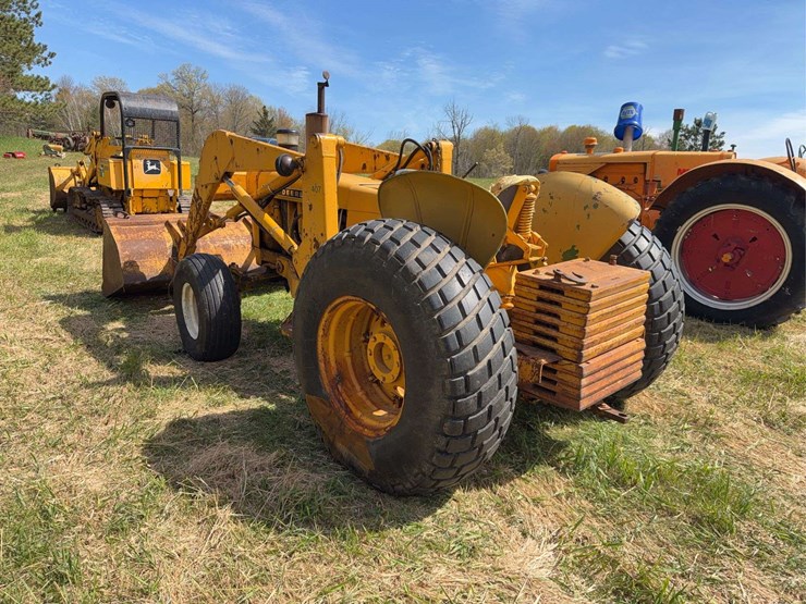 john-deere-400-image-5