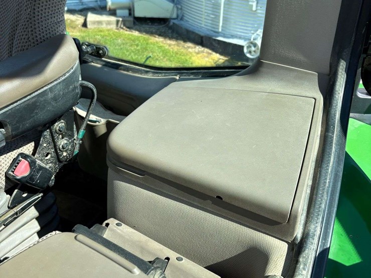 2011-john-deere-7260r-image-45