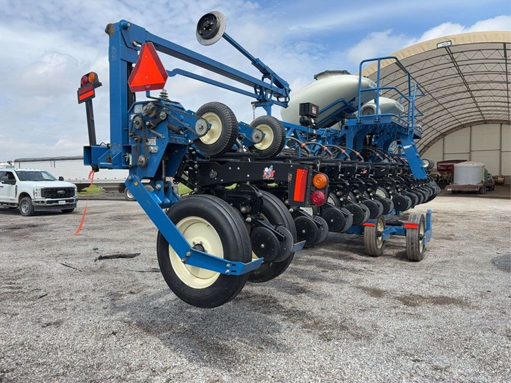 2013-kinze-3600-image-3