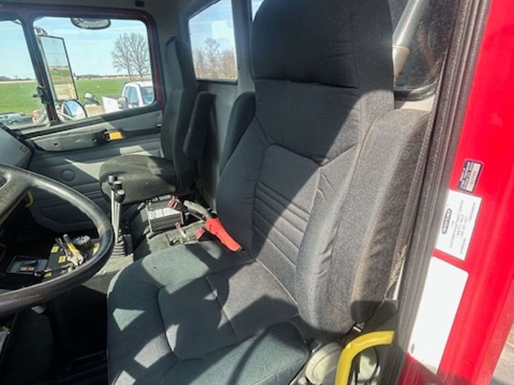 2002-freightliner-fl80-image-52