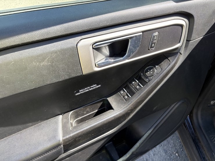 2020-ford-explorer-image-26