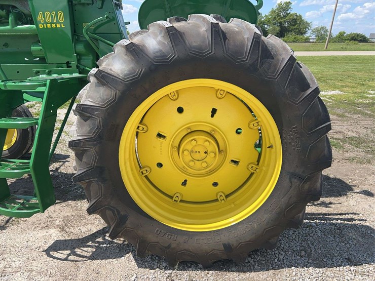 john-deere-4010-image-59