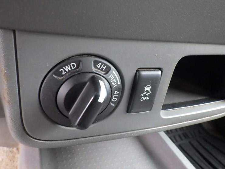 2014-nissan-frontier-image-23