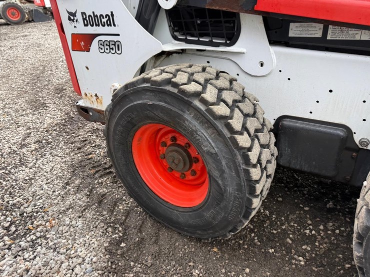 2019-bobcat-s650-image-13
