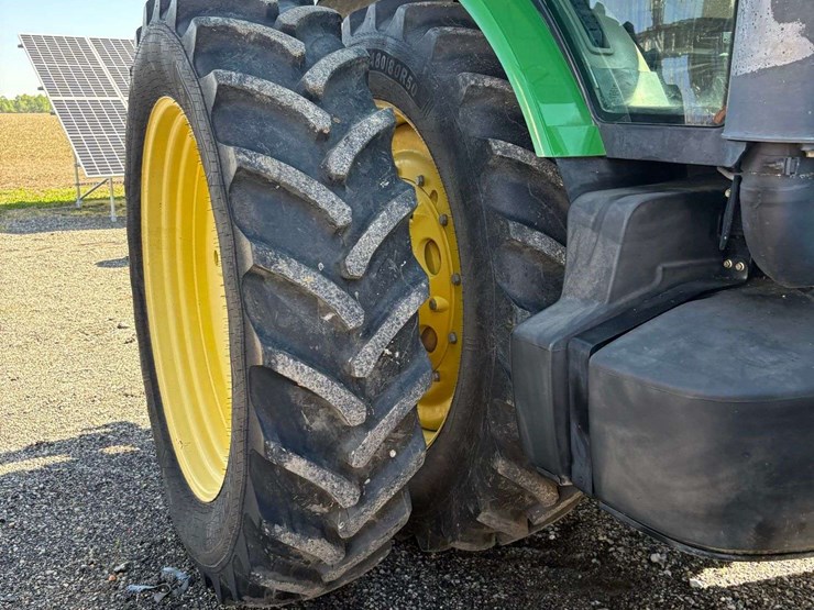 2010-john-deere-8320r-image-83