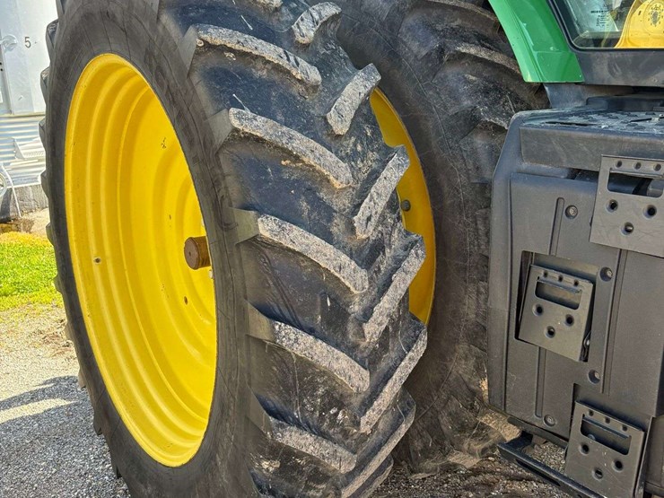 2011-john-deere-7260r-image-27