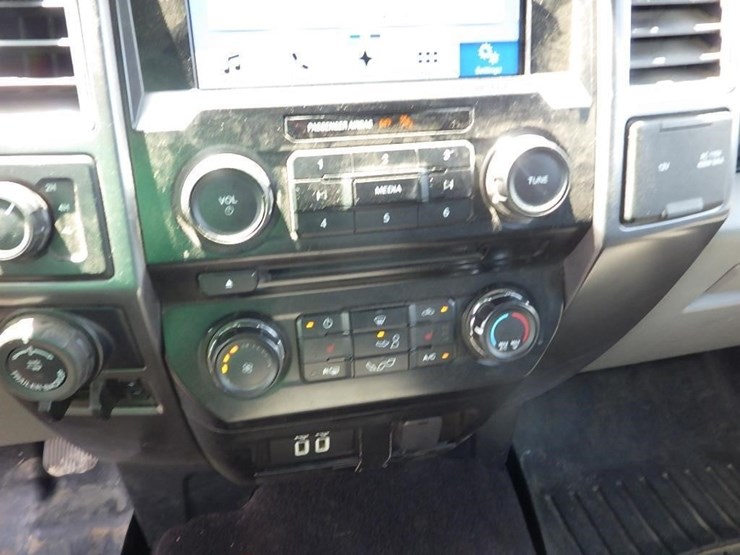 2016-ford-f150-xlt-image-35