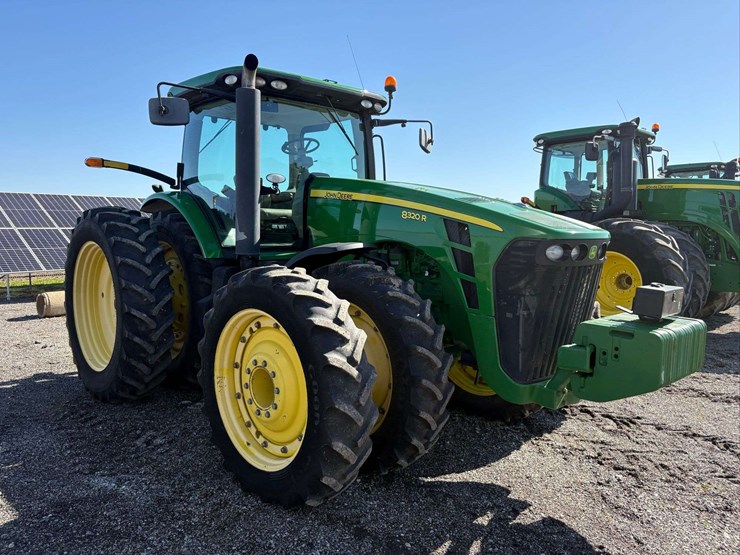2010-john-deere-8320r-image-4