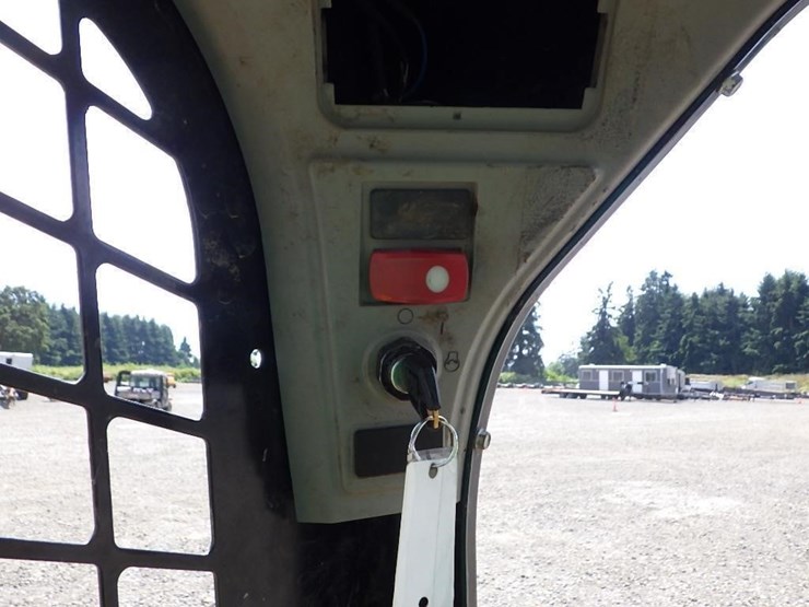 2017-caterpillar-239d-image-32