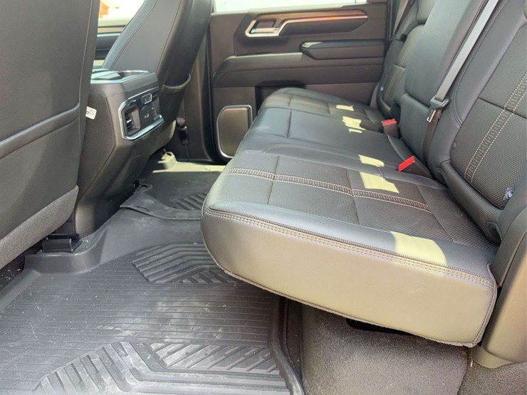 2025-chevrolet-silverado-2500hd-high-country-image-38